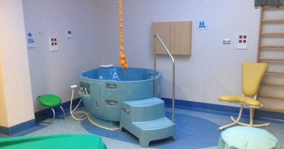 Partorire "in acqua": a Bari ci sono sala e vasca, ma non funzionano dal 2012